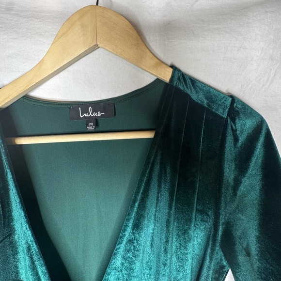 Lulus Amour Green Velvet Wrap Dress Size M High Low Short Sleeve Stretch Knit - Picture 4 of 7